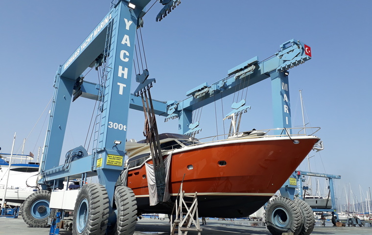 Ferretti Altura 690 (2008)