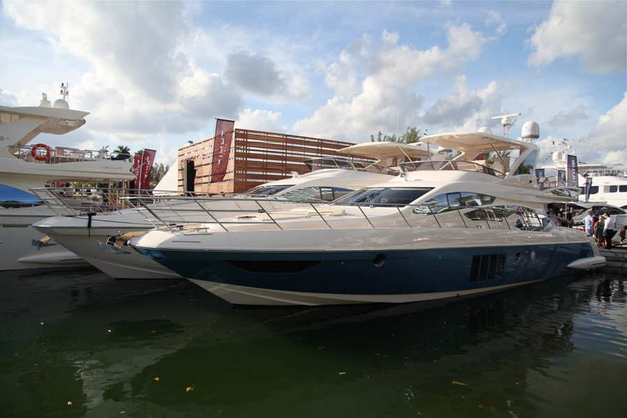 Another moment about "Azimuth": the younger, entry-level, 38", have absolutely the same stylistic interior. Daniel (broker) said they sell junior yachts with much lower margins to kind of build customer loyalty to the brand. 
