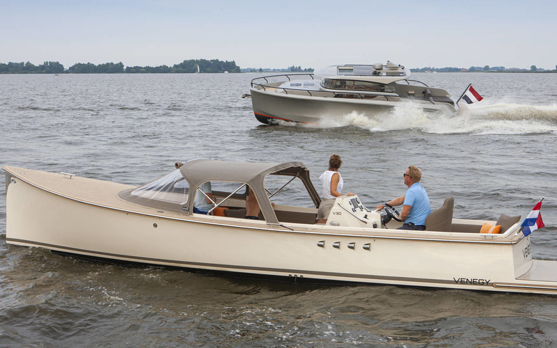 Venegy V30 Classic Cabin
