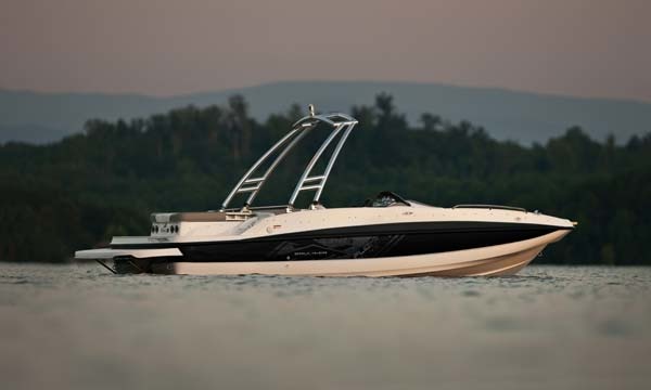 Bayliner 217 Deck Boat