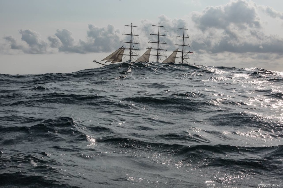 "Mir" during the race Novorossiysk-Sochi