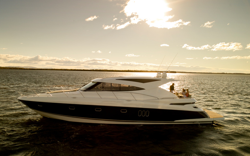 Riviera 5800 Sport Yacht
