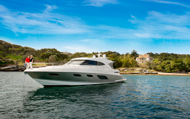 Riviera 6000 Sport Yacht