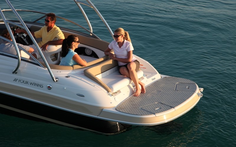 Four Winns F224