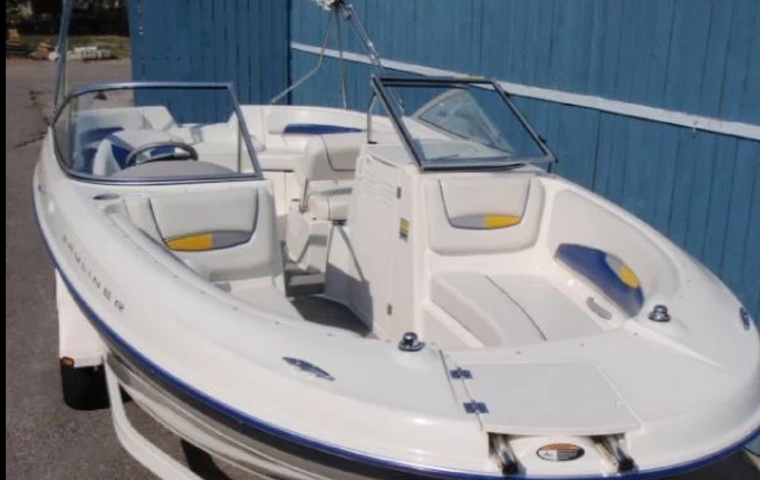Bayliner 217 Deck Boat (2006)