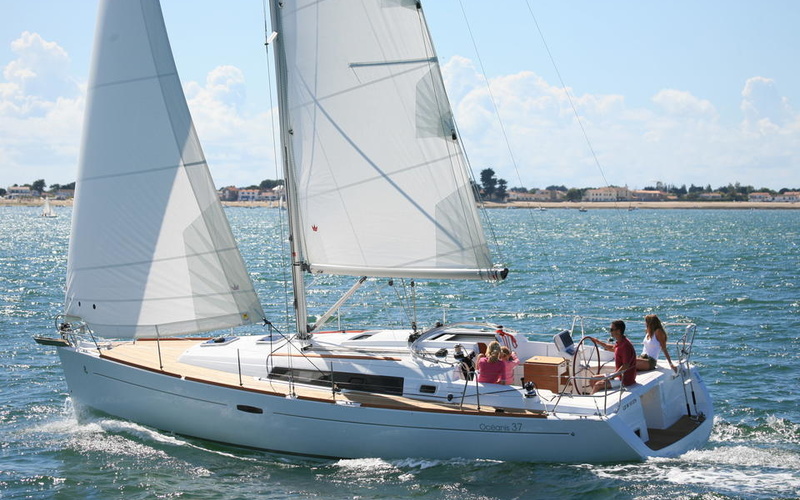 Beneteau Oceanis 37