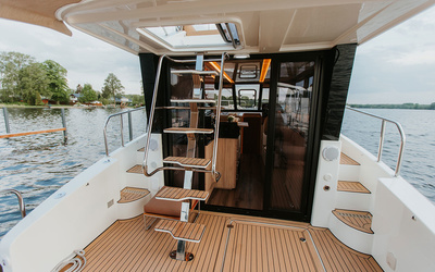 Cobra Futura 36