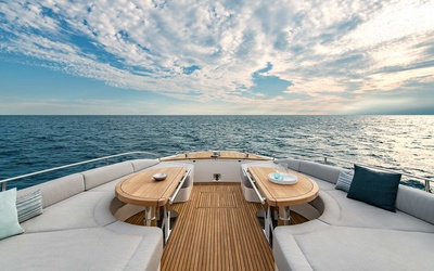 Monte Carlo Yachts 76 Skylounge
