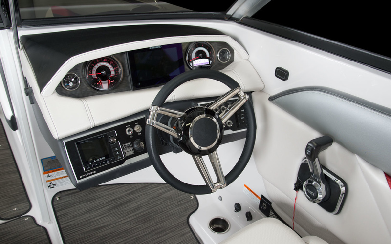 Four Winns HD8 RS Surf
