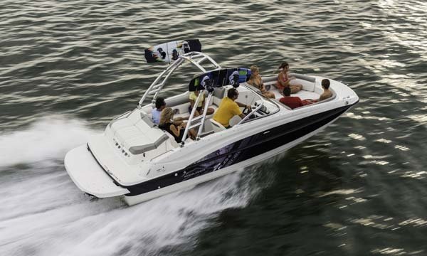 Bayliner 215 Deck Boat