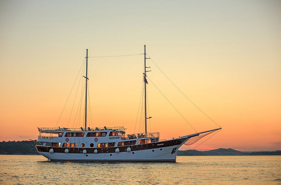 Custom Boats Cesarica