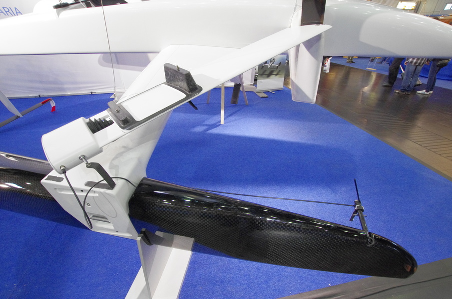 Sensors can be seen in the nose of the float, the wing pillar is folded back into the transport position