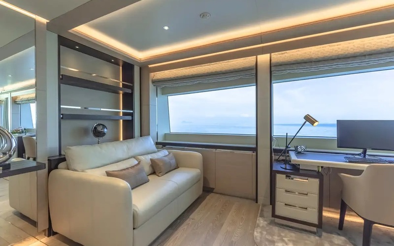 Privateer Trawler 84