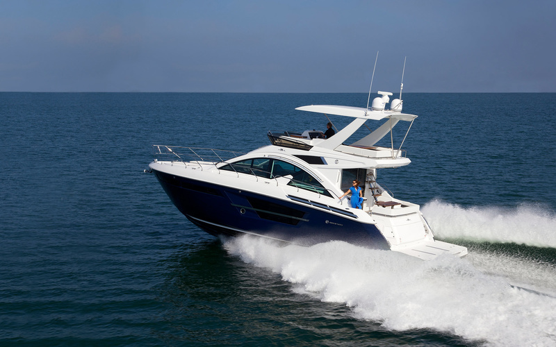Cruisers Yachts 54 Fly