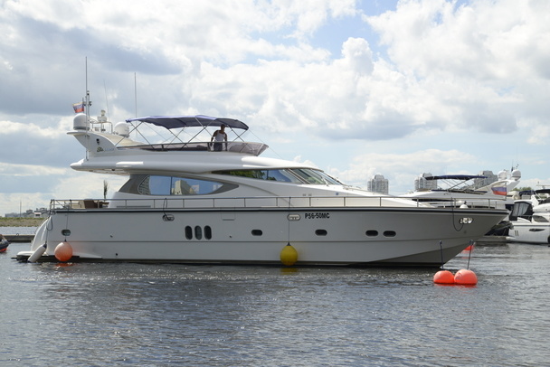«Elegance Yacht»