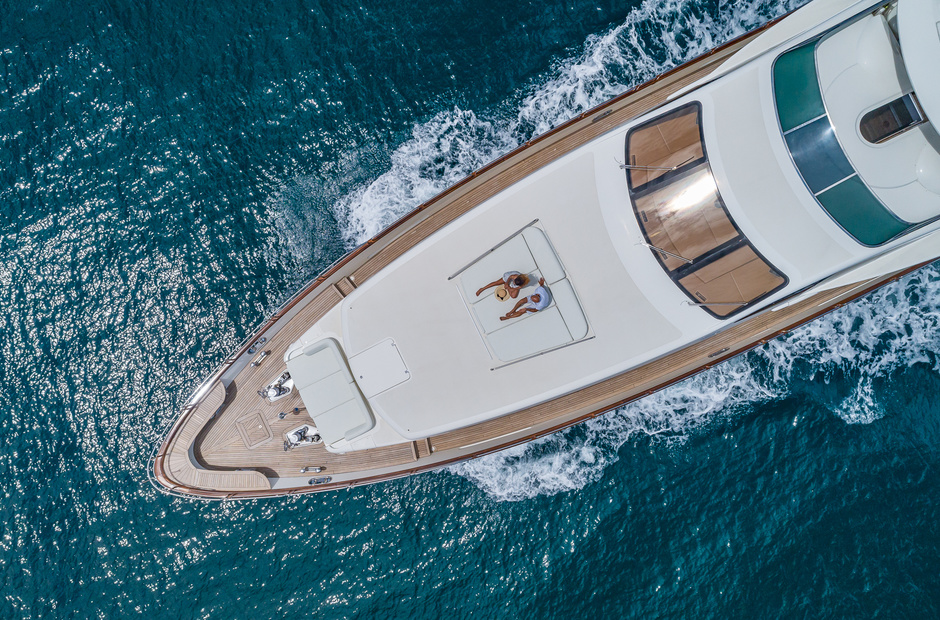 Azimut Happy Hour