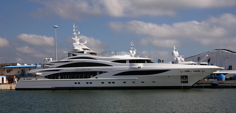 The chip of the yacht is a powerful noise insulation.