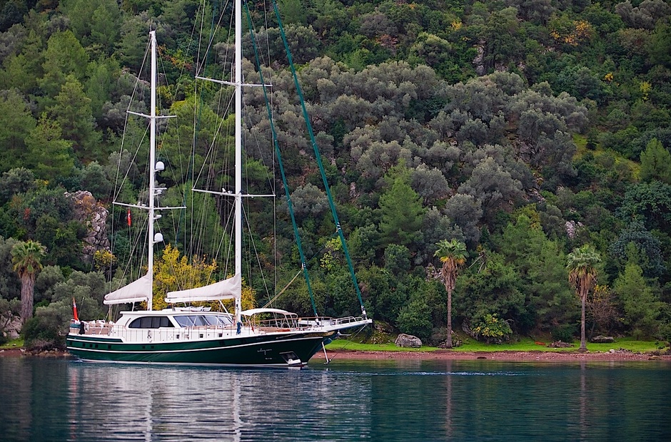 Evadne Sailing Nour