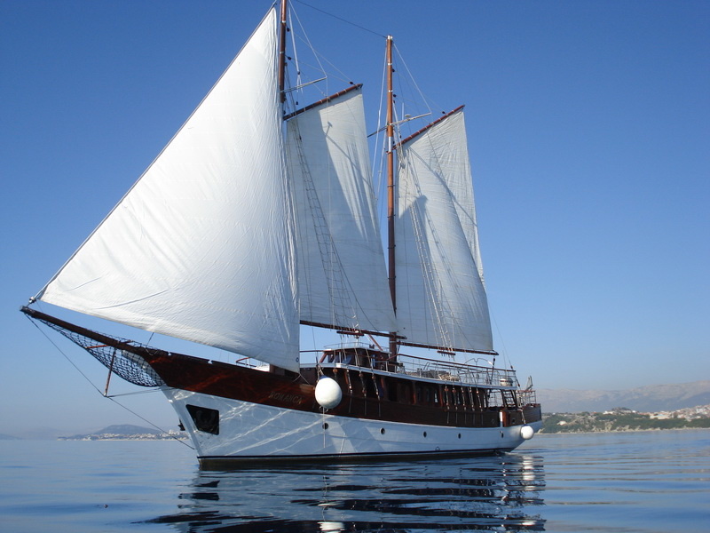 Custom Boats Romanca