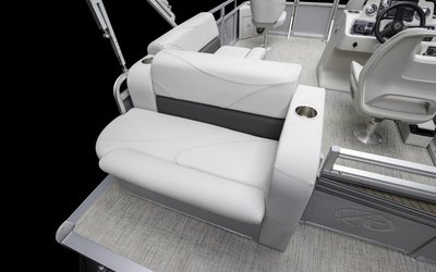 Avalon Venture Cruise Bow Fish 20
