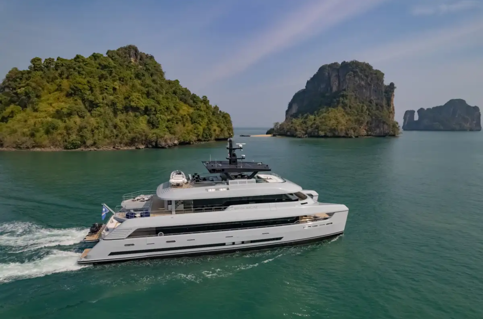 SilverYachts Space Cat