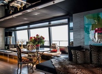 Not so long ago we talked about the boat Freedom, owned by another clothing designer from the Apennine peninsula - Roberto Cavalli. So she, too, like our heroine today, was full of leopard prints in the interiors.