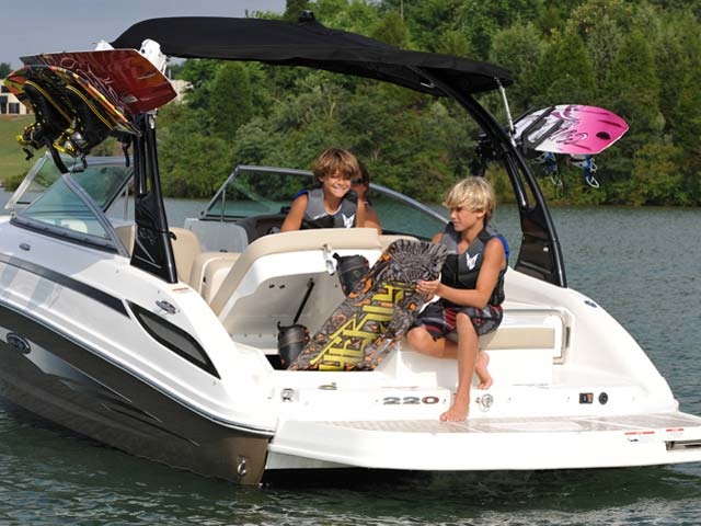 Sea Ray 220 Sundeck