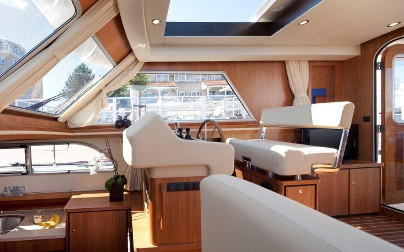 Linssen Range Cruiser 430 Sedan Wheelhouse
