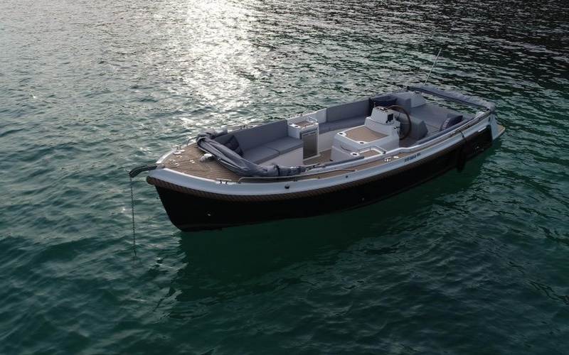 Interboat Intender 820 ES