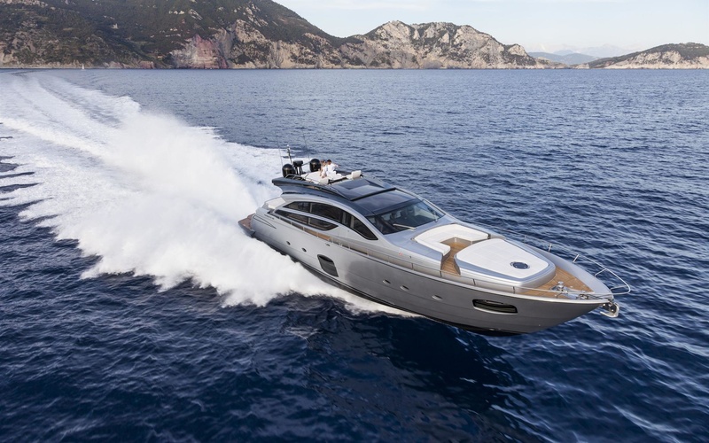 Pershing 82