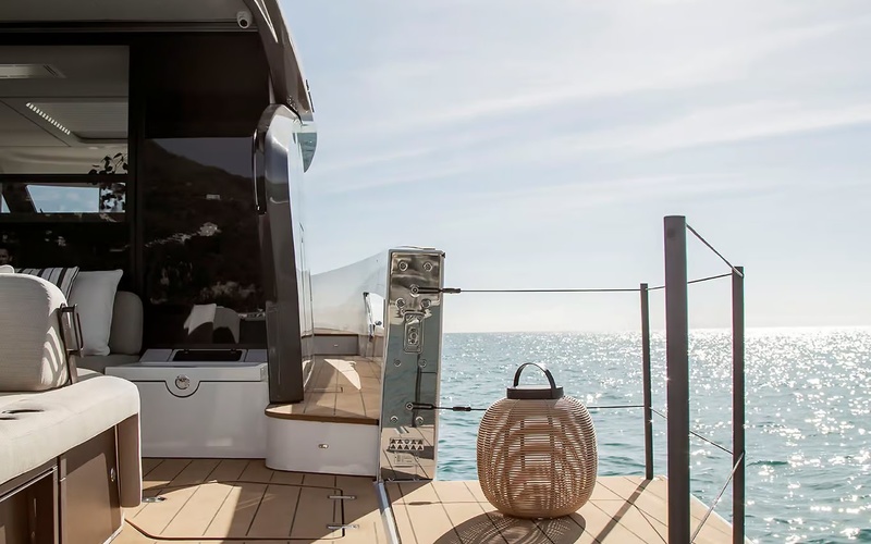 Azimut Seadeck 6