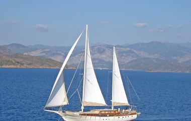 Yener Yachts Schatz