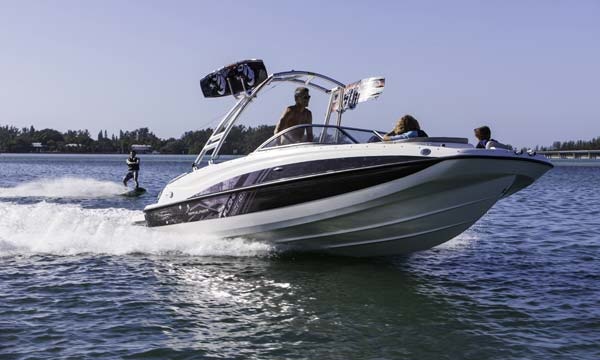 Bayliner 215 Deck Boat