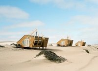 And the sand itself is sea waves, making the residents feel as if they are floating on the ground.
