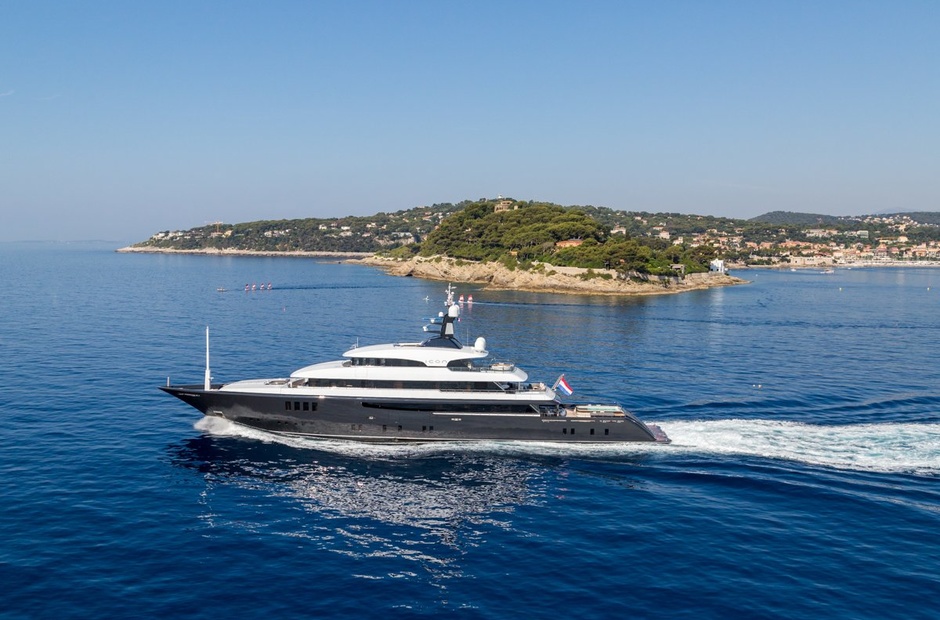 Icon Yachts Loon