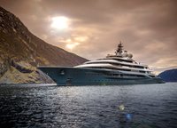 Named after a small aquarium fish, the flying chanterelle, Flying Fox is elegant and fast despite its considerable size. Her cruising speed is 15 knots, which is not bad for a 136 meter yacht.