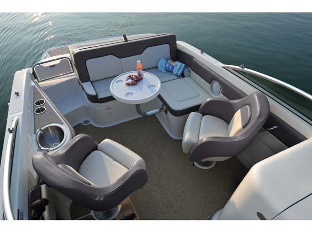 Sea Ray 240 Sundeck