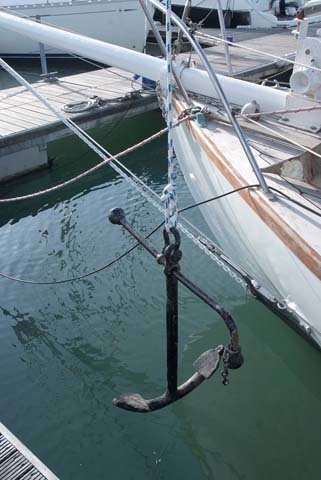 The fishing anchor and chain were moved to the Swahili from SS Sirdana, a British-Indian cargo ship on which Knox-Johnston worked while in India.