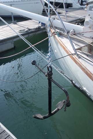 The fishing anchor and chain were moved to the Swahili from SS Sirdana, a British-Indian cargo ship on which Knox-Johnston worked while in India.
