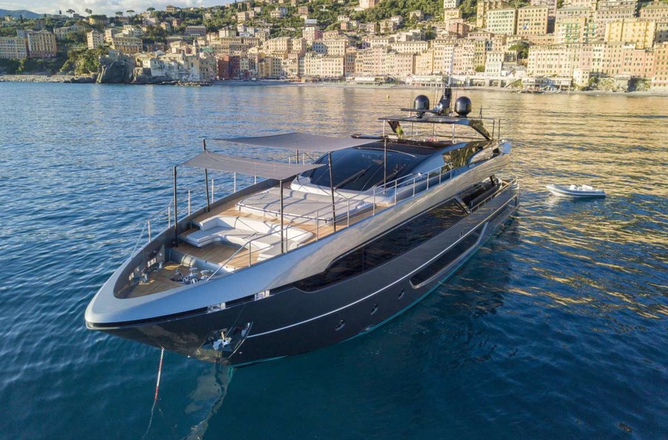 Riva Maximus
