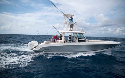Boston Whaler 380 Outrage