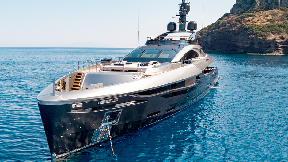 The Flying Dagger has five guest cabins, including a full-width master suite with a spacious walk-in closet.