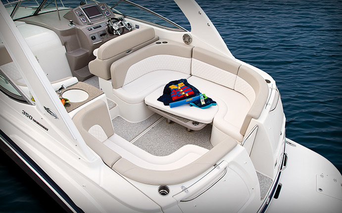 Chaparral 350 Signature Cruiser