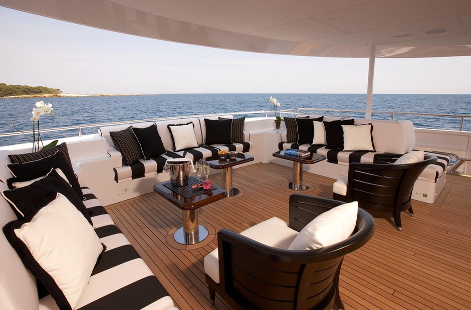 Heesen Atina