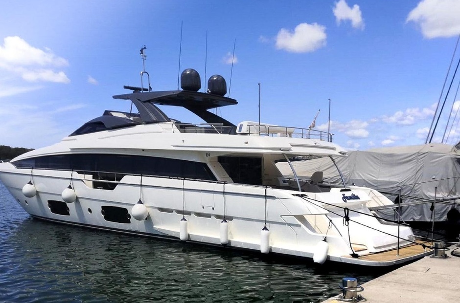 Ferretti La Familia II