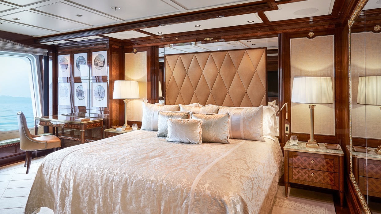 Any one of the seven guest cabins is striking in that it is individually styled. The names of the cabins are «Emerald», «Burgundy», «Aqua», «Saffron» and so on. - speak for themselves, telling you what to expect from each of them. A separate song is VIP suite full beam on the main deck. Warm pastel colors, silk and velvet... In such a cabin and a princess is not ashamed to offer an overnight stay.