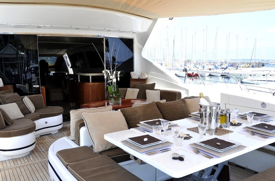 Mangusta Melody Nelson