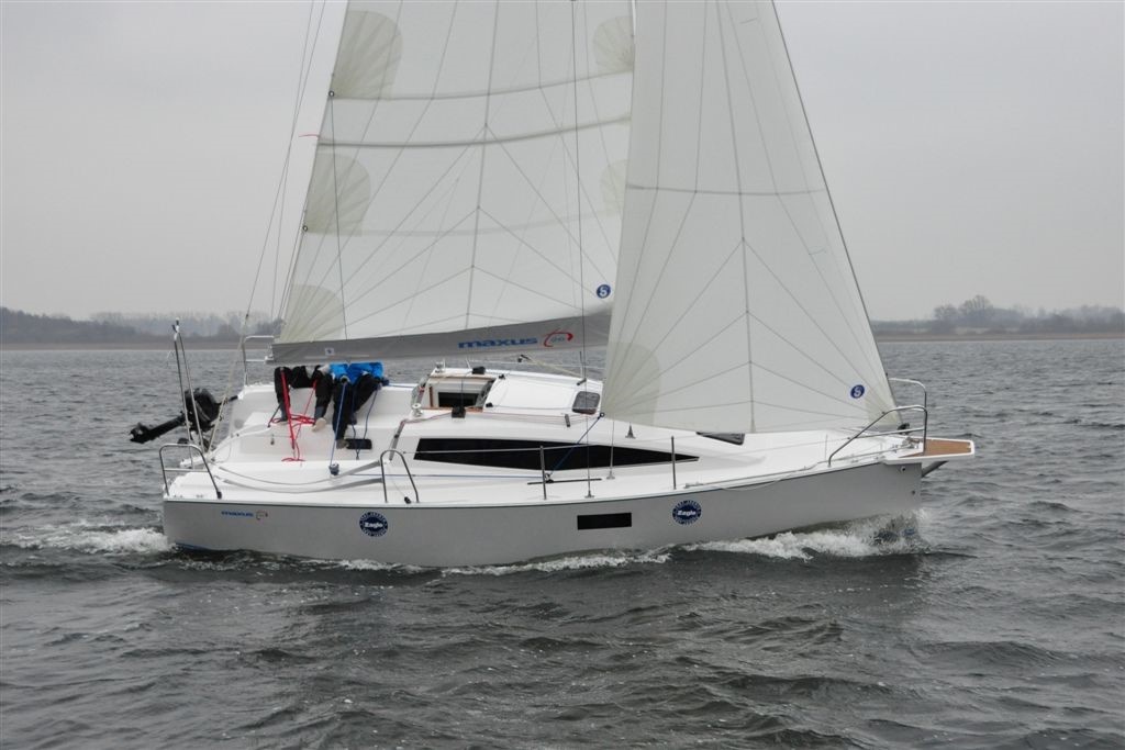 Northman Shipyard is taking the popular Maxus 26 to the Moscow Yacht Show 2019. Compared to the previous models, she has a modern deck layout with a full length stopwatch for safety. In addition, the deck is designed so that the owner can install almost any additional equipment.