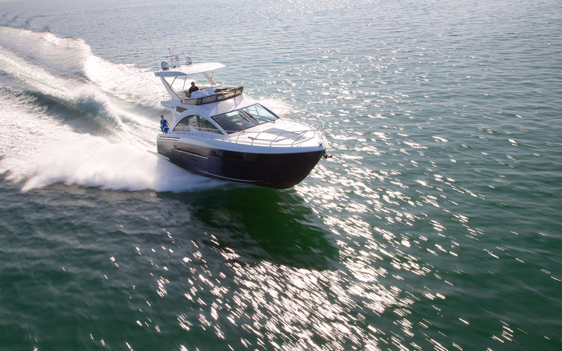 Cruisers Yachts 54 Fly