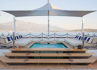 Water, water, water all around... There's a pool on the Sundeck, but the special thing about the latter is that it can be turned into a stage for vocalists or DJs.